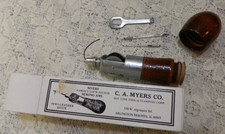 Vintage C.A. Meyers Co. Blokada haftu Piła do szycia z kluczem + 2 igły w pudełku