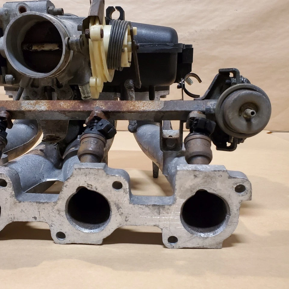 Colector de admisión y carrocería del acelerador OEM 1984-1991 PEUGEOT GLS 2,2 L 9151229780 Foto 3 de 4