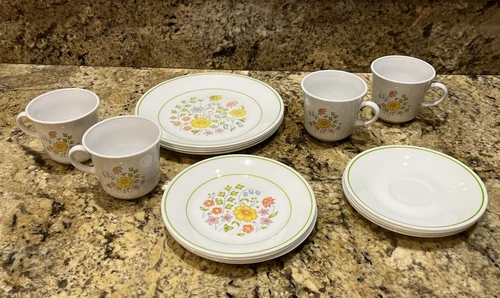 Vintage Corelle Spring Meadow Set Of 16