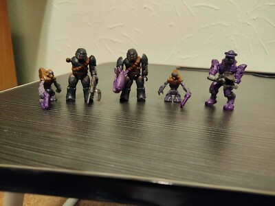 Mega Bloks Halo Grunts, Elite, Complete Brut, and Battle Worn Brut figures