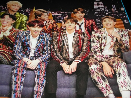 BTS  up close and Personal  magazine  2019  ultimate army Guide , POSTER   K-17 - Bild 3 von 3