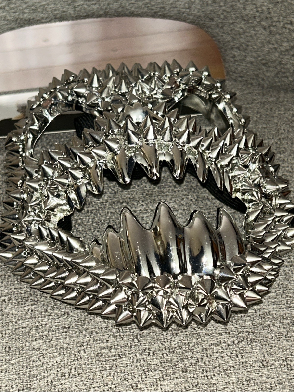 SILVER SPIKED SKULL MASK -FULL FRONT FACE MASK - HALLOWEEN - MASQUERADE - NWT