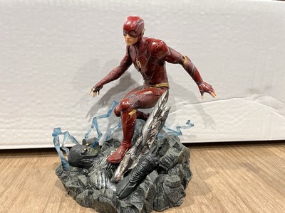 Diamond Select Gallery The Flash PVC statue from Zach Snyder s Justice League