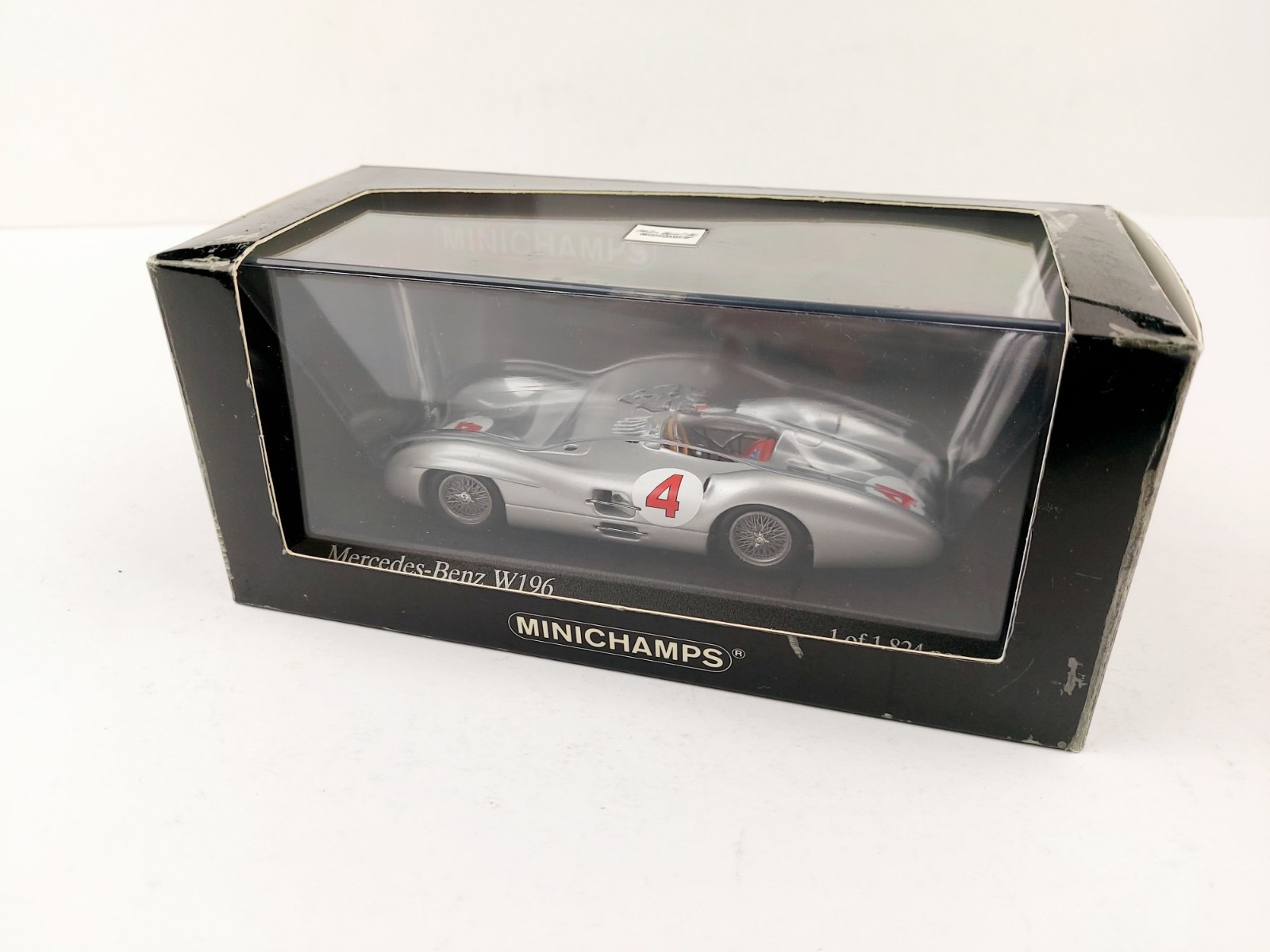 Rareza - Limited - MiniChamps coche modelo 1:43 Mercedes-Benz W196 #4 hoja 1954