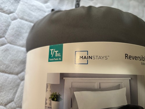 Mainstays Unisex Grey/Light Grey Reversible Microfiber Comforter Twin XL 66x90in - Picture 4 of 9