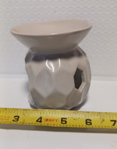 Diffuser Oil Burner Ceramic Tea light Candle Holder - Picture 5 of 9