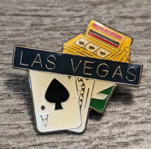 New Old Stock Las Vegas Nevada Slot Machine & Cards Vintage Souvenir Lapel Pin - 第 1/5 張圖片