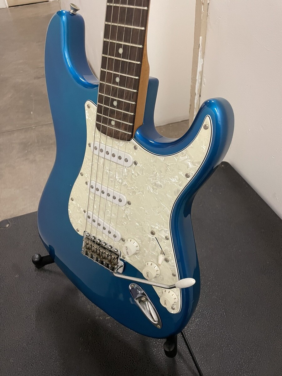 Squier by Fender Stratocaster メタリックブルー Squier by Fender Stratocaster メタリックブルー Squier by Fender