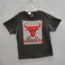 Chicago Bulls Men T-Shirt Large Black UNK Logo Check Filled Short Sleeve Tee