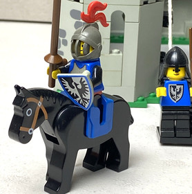 Vintage LEGO: Black Falcons Fortress 6074 Complete w/2 Cracked Flags - Pre-Owned