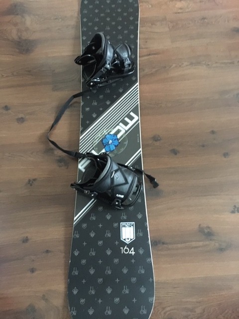 snowboard mit bindung und Boots