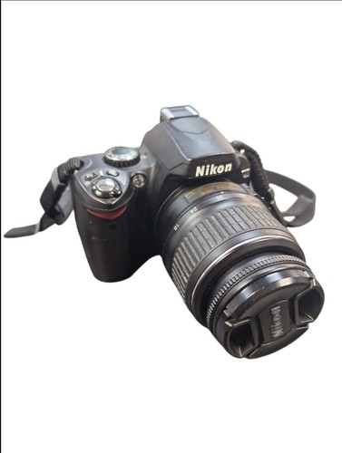 Nikon D40 + DX Lens + Carry Case - Picture 3 of 4