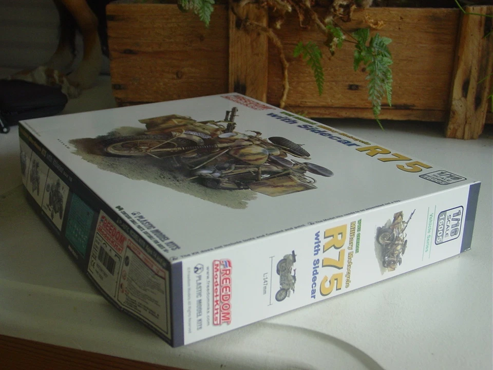 1:16 Freedom 16005 WWII German Military Motocycle with Sidecar R75 OVP - Bild 3 von 4