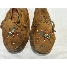 Vintage Toddler beaded moccasins Native American heritage culture leather 6"