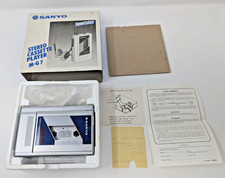 WORKS  Clean 1984 SANYO Stereo Cassette Player M-G7 w/Strap Vintage Walkman