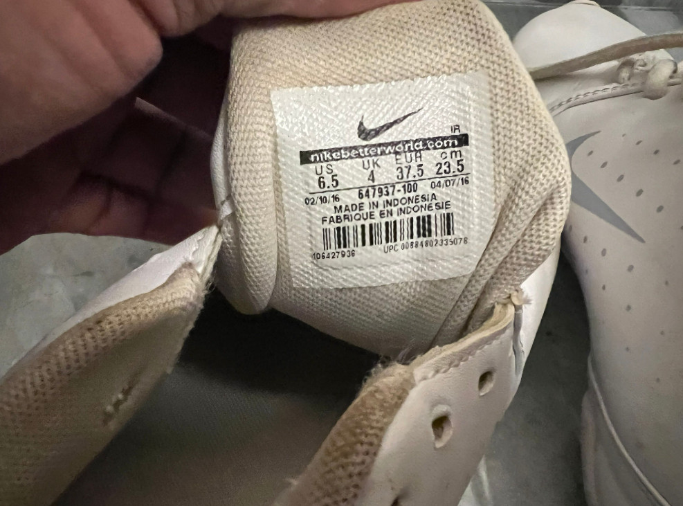 Nike womens sideline cheer White shoes Size 6.5 Gem