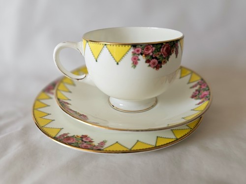 FLORAL ENGLISH ART DECO PARAGON PORCELAIN TRIO OF CUP, SAUCER & CAKE PLATE, 1920 - Picture 2 of 9