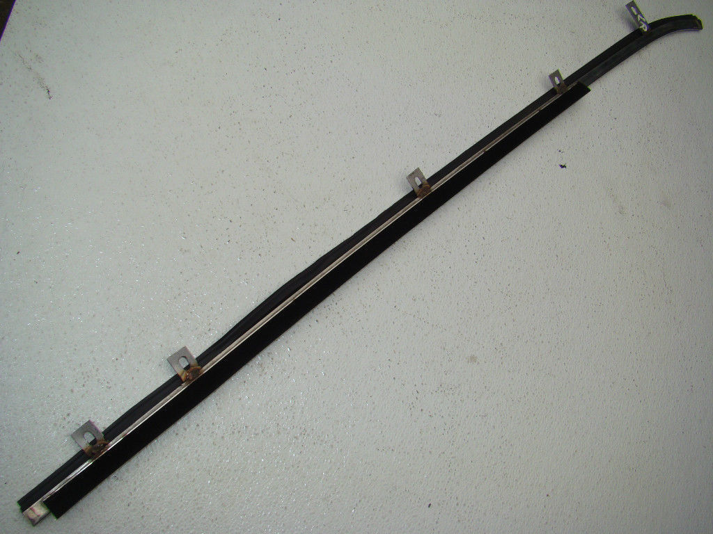 ROLLS ROYCE DOOR SEAL TRIM MOULDING LEFT REAR CHROME SILVER SPUR