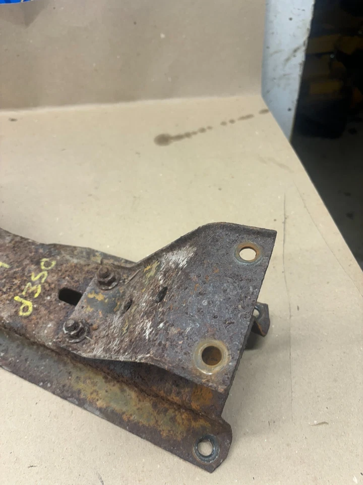 1981 86 1987 DODGE D350 D250 D150 V8 2WD 2X4 TRANSMISSION CROSSMEMBER MOUNT 727 - Image 2 of 4