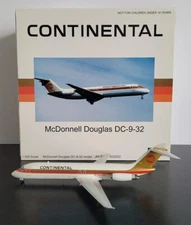 Inflight200 Continental Airlines McDonnell Douglas DC-9-3 N12536 Red Meatball