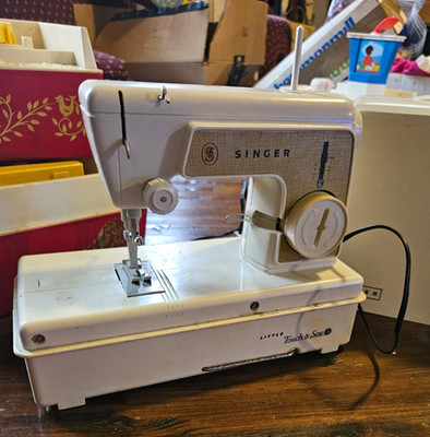 Little Touch& Sew SINGER 67A23 Electric Portable Household Sewing Machine Works!