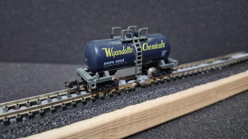 N Scale Wyandotte Chemicals Tanker #3985 Metal Wheels Rapido Couplers  (No Box) | Zustand: Used