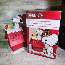 19" PEANUTS Snoopy Woodstock Christmas Lighted Dog House 2021 Damaged