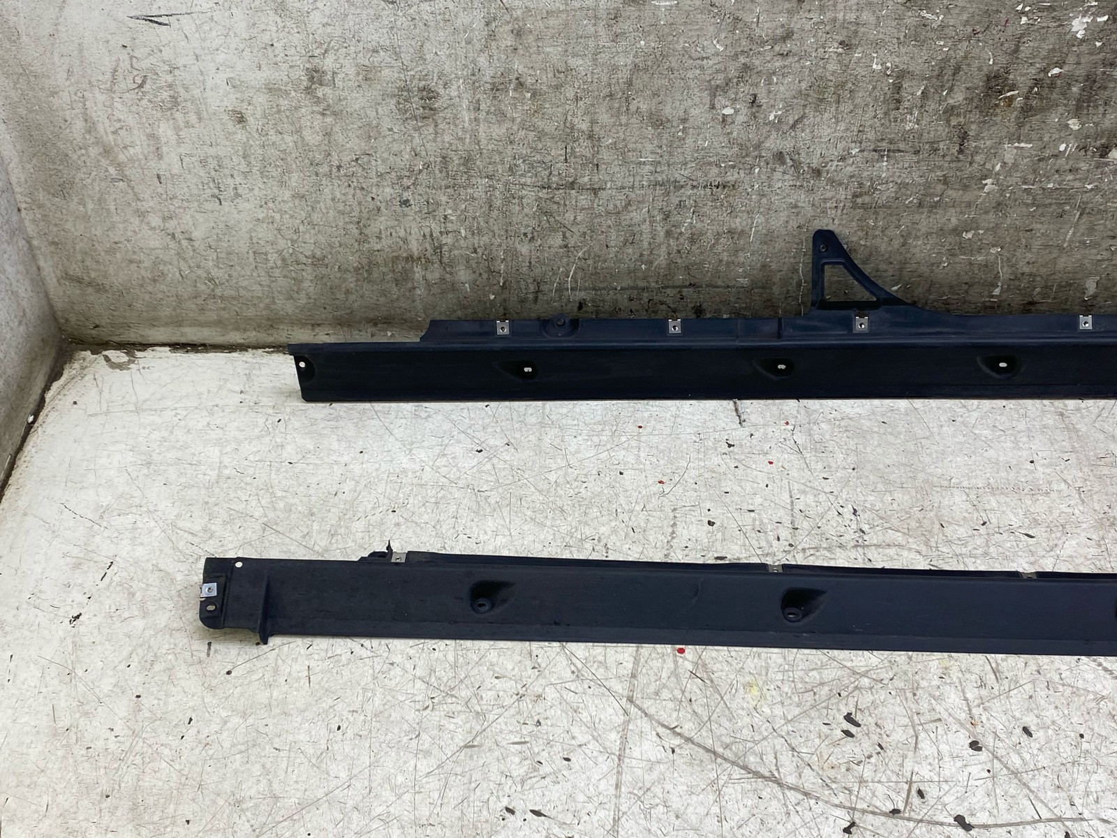 2015-2020 BENTLEY BENTAYGA OEM RIGHT LEFT ROCKER MOLDING PANEL SET x2 4M0825211