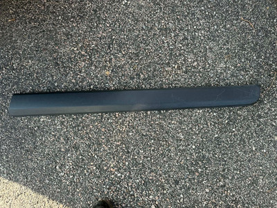 2010 - 2014 Volvo XC60 Front right front door trim molding 31294844 Exterior