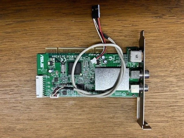 ASUS TIGER DVB-T/P/FM/NEC TV FM Tuner - S-Video PCI Card 6953820100 - Image 2 of 3