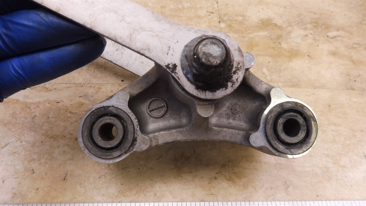 2脚 1998 Kawasaki ZX600G ZX Ninja K293-2> rear passenger foot pegs