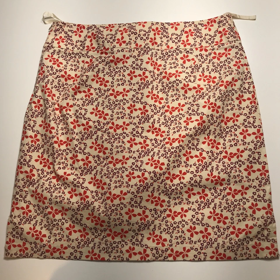 Saia Gap Feminina 4 Bronzeada com Padrão Floral Vermelho Delicado Curta Reta Verão Casual - Imagem 2 de 4