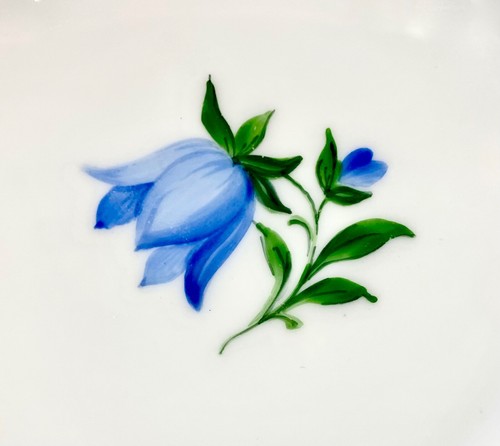 FINE AUGARTEN PORCELAIN 6" BOWL, AUSTRIA, BLUE TULIPS, 691 6605, EXCELLENT COND - Picture 3 of 9