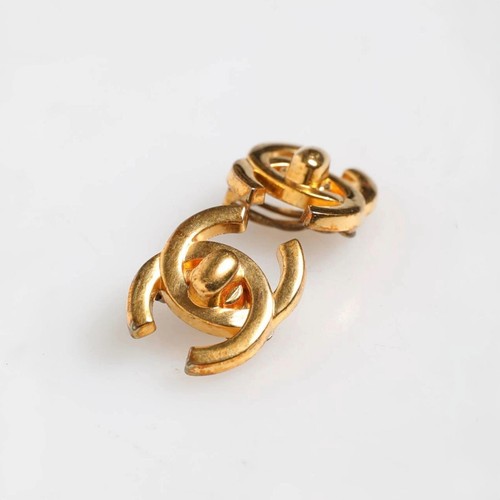 CHANEL CC Turnlock Studs Earrings Clip-On 95A Gold Plated Made in France - Picture 1 of 5