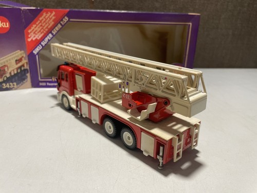 Siku Super Series 1/55 Scale 3433 Fire Engine - Boxed - Picture 8 of 11