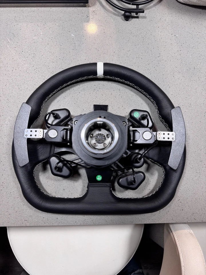 Fanatec Forza Wheel With Club Sport Hub Qr1 - Image 2 of 4