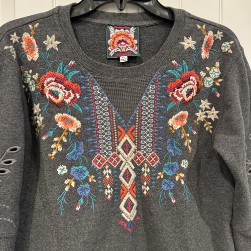 Johnny Was Sweatshirt Women's Size XS Embroidered Floral Crew Neck Gray Raw Hem - Picture 5 of 7
