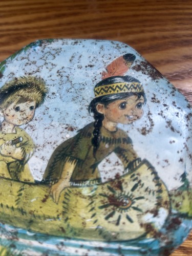 Vintage 8-seitige lithographierte Dose mit spielenden Indianern im Kanu - Bild 3 von 8