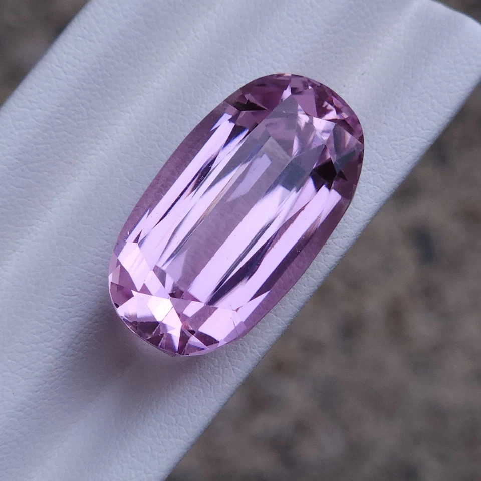 Piedra preciosa suelta de kuncita rosa natural de 38,2 quilates de Afganistán Foto 4 de 4