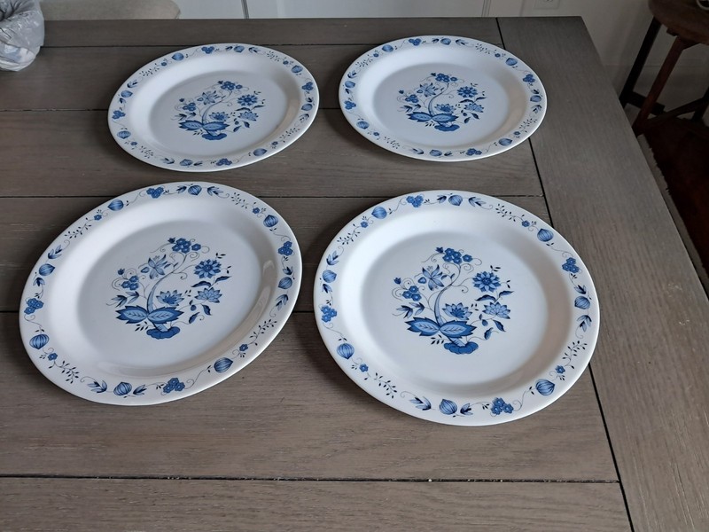 Arcopal France Dinnerware Blue Onion Dinner Plates Lot of 4 Vintage - 10.25"