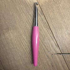 Furls Odyssey Crochet Hook N 9.0mm Discontinued Pink sparkle