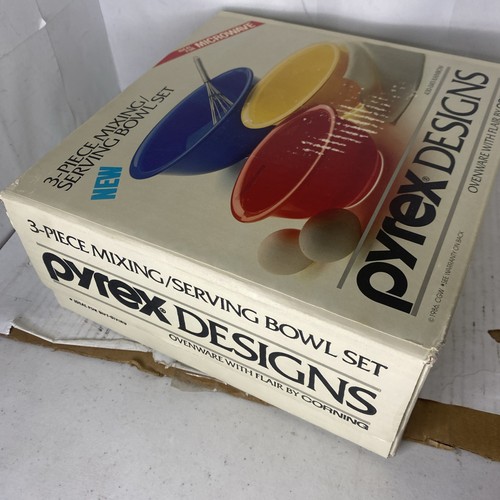Vintage PYREX Designs 3 Piece Rainbow Mixing Bowl Set, 1986, 430-045 New Sealed - Picture 3 of 4