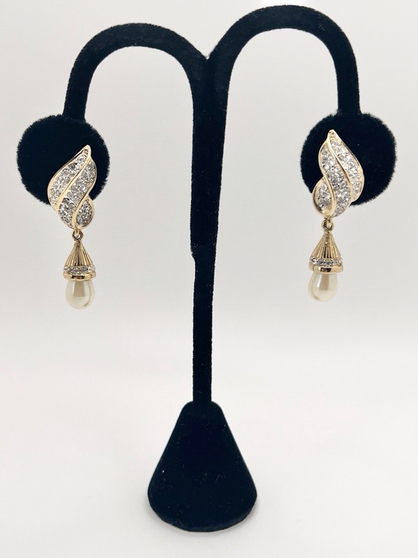 Vintage Gold Tone / Rhinestone Dangle Earrings Faux Pearls Clip On
