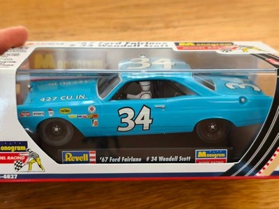 Revell Monogram 85-4827 '67 Ford Fairlane #34 Wendell Scott 1/32 slotcar
