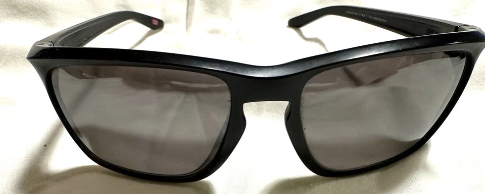 Gafas de sol Oakley Sylas OO9448 gris rectangular mate Foto 4 de 4