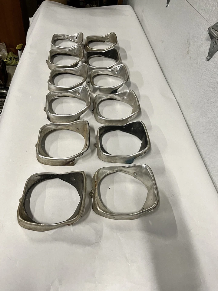 Chevrolet Chevelle 1968 bisel de faros, GM original, leer descripción Foto 2 de 2