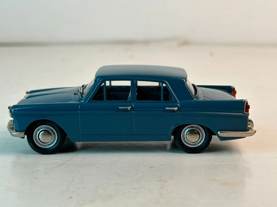 Lansdowne Models 1:43 Scale #6C, 1961 Austin A10 Westminster Sedan with Box - Image 4 of 4