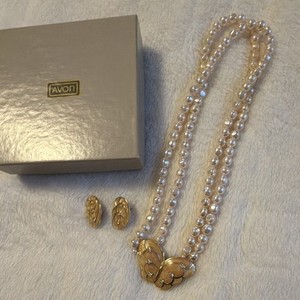 Vintage Avon Faux Pearl Necklace & Earrings Set Ivory/Gold Crystal Butterfly 