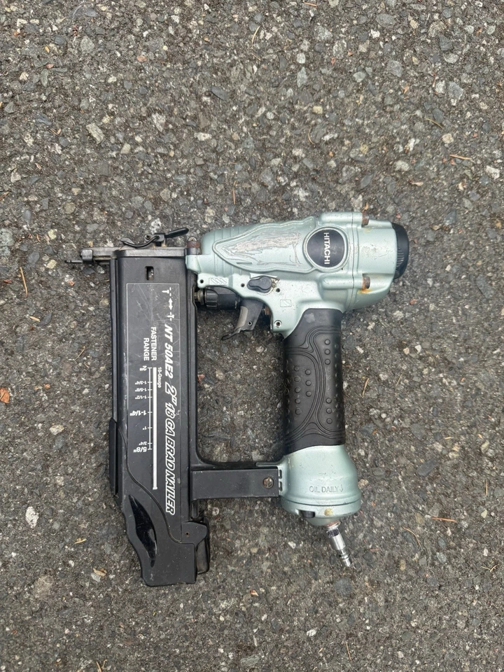 Lote de 2 Herramientas Neumáticas - Llave de Impacto de Aire y Clavadora Hitachi Brad Foto 4 de 4