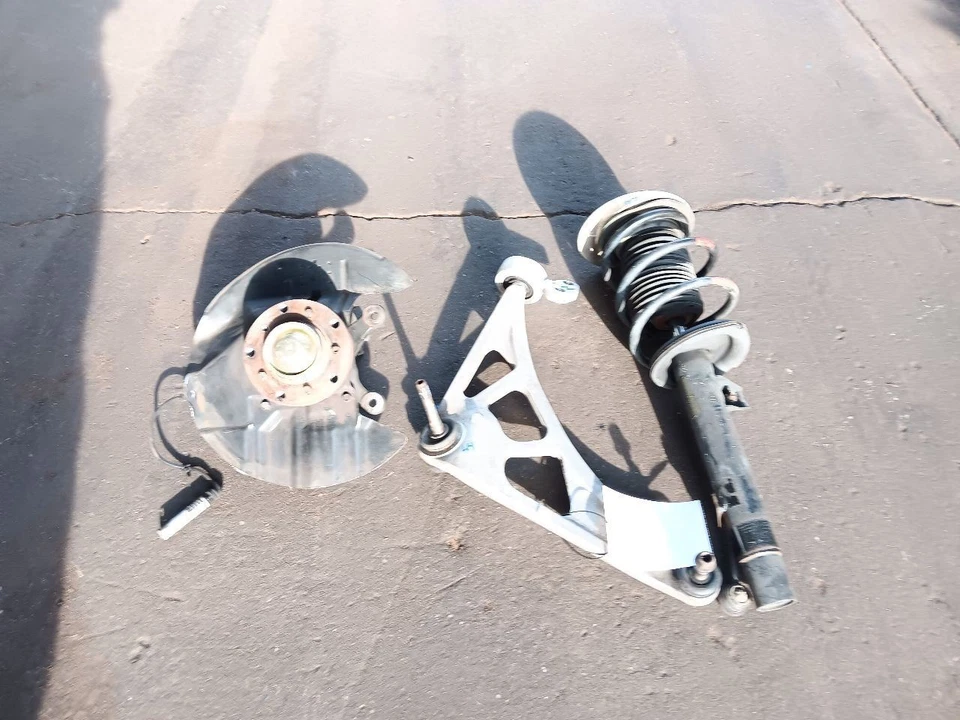 01-06 Juego de puntales de brazo de control de husillo de suspensión delantera izquierda BMW M3 Foto 2 de 4